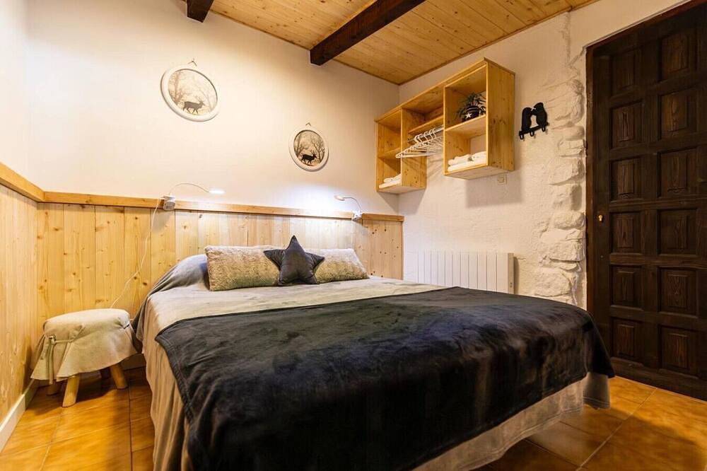 Cal Querol Sol i Neu (amb llar de foc) in Latour-de-Carol, Prades region