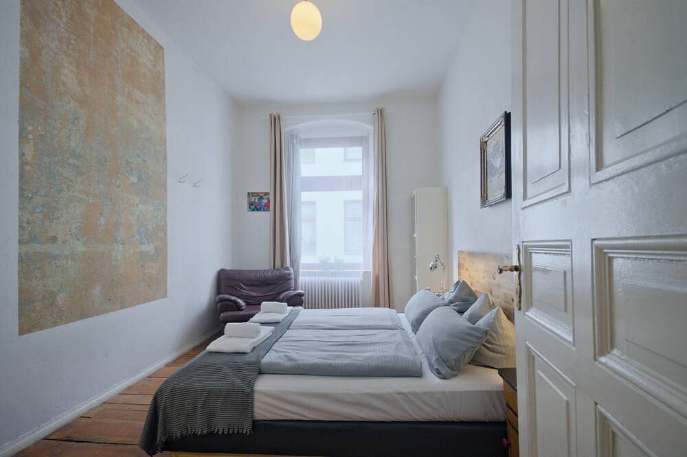 Ganze Wohnung, Sanierte Altbauwohnung mit Wannenbad, separater Wohnküche und Waschmaschine in Moabit Berlin, Berlin