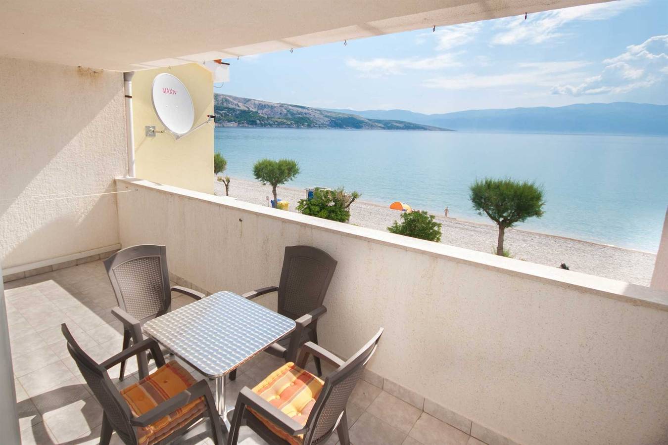 Hel studio-lejlighed, Studio Dubravka for two with a beautiful sea view, right on the beach in Zarok, Baska