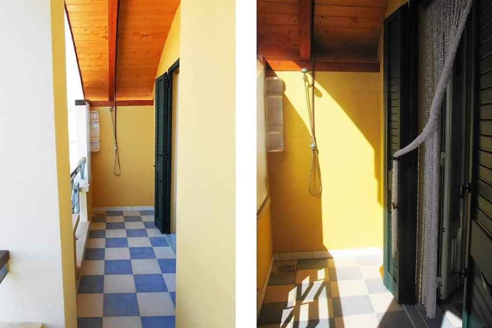 Canarina front beach attic in Marina di Pescoluse, Pescoluse