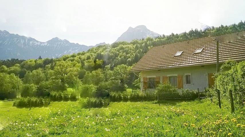 Gîte pour 6 personnes, avec Terrasse ainsi que Jardin et Vue