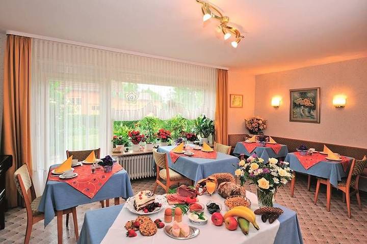 Hotel Pension Heidi - Einzelzimmer mit Dusche/Bad in Dobel, Nordschwarzwald