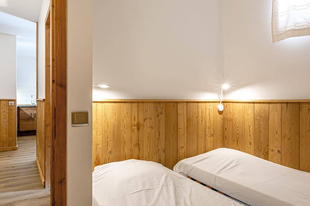 Appartement entier, Appartement cosy, 2 chambres, centre village, proche pistes, parking, wifi, balcon, animaux sur demande in La Clusaz, Région d'Annecy