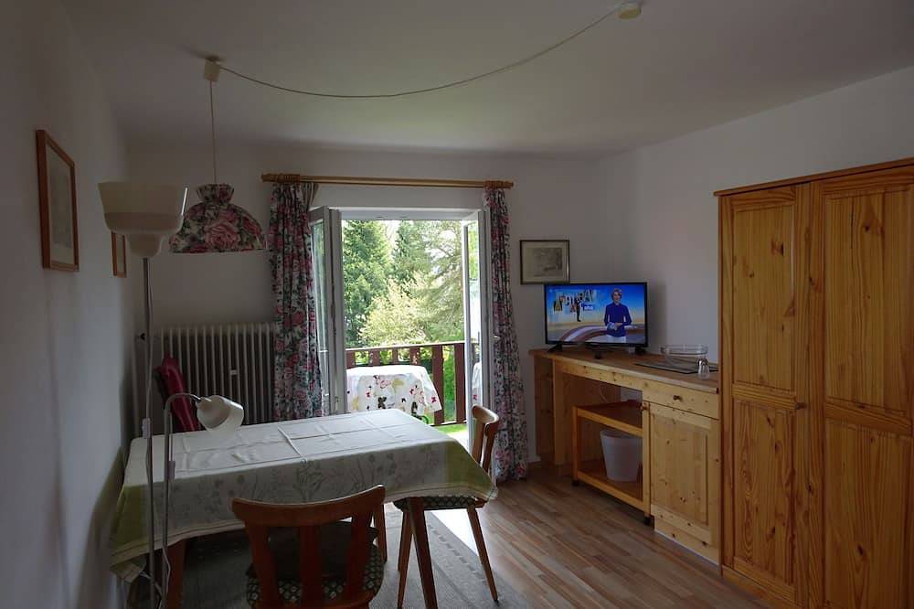 Ganze Wohnung, Appartement 2 - 21qm - See- u. Bergblick - Balkon mit Morgensonne in Gollenshausen am Chiemsee, Gstadt am Chiemsee