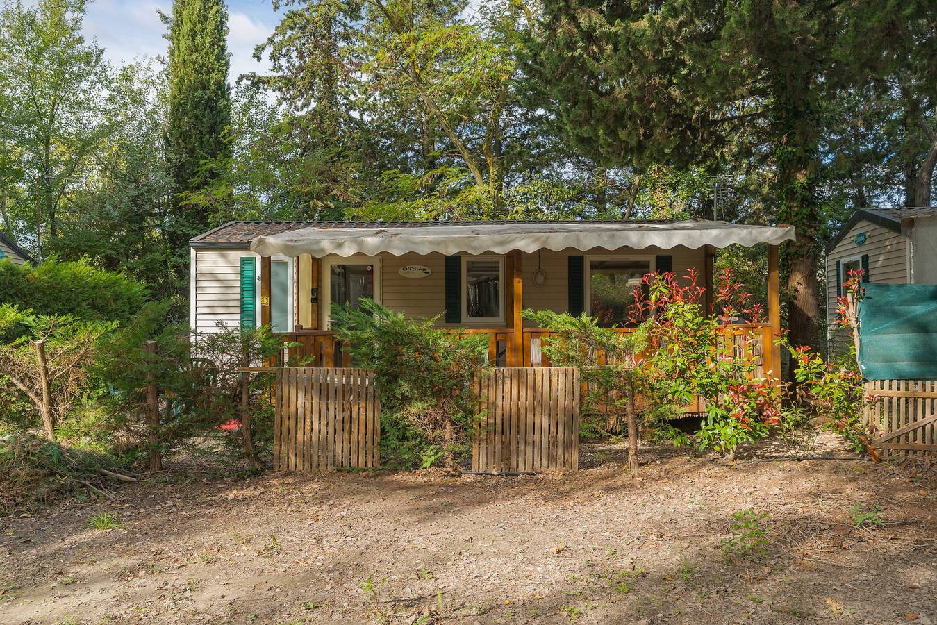 Wohnwagen 'Mobil-home' mit Gemeinschaftspool, privater Terrasse und Klimaanlage in La Roque-d'Anthéron, Aix-en-Provence und Umgebung