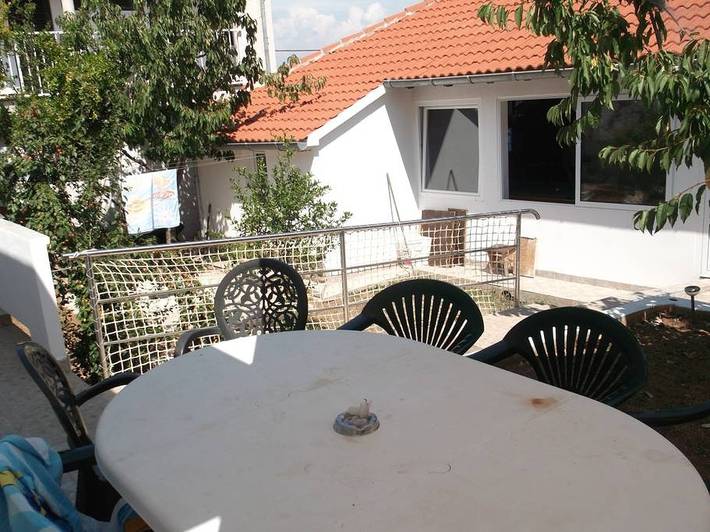 Ganze Wohnung, Ferienwohnung in Preko mit Terrasse, Klimaanlage, W-Lan, Waschmaschine (4568-5) in Plaža Jaz, Poljana