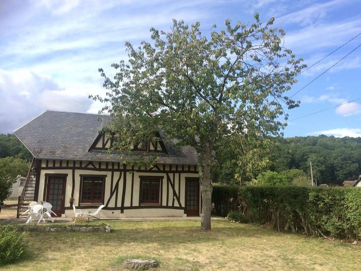 Normannisches Haus mit großem Garten in der Nähe in Beaumont-le-Roger, Región de Bernay