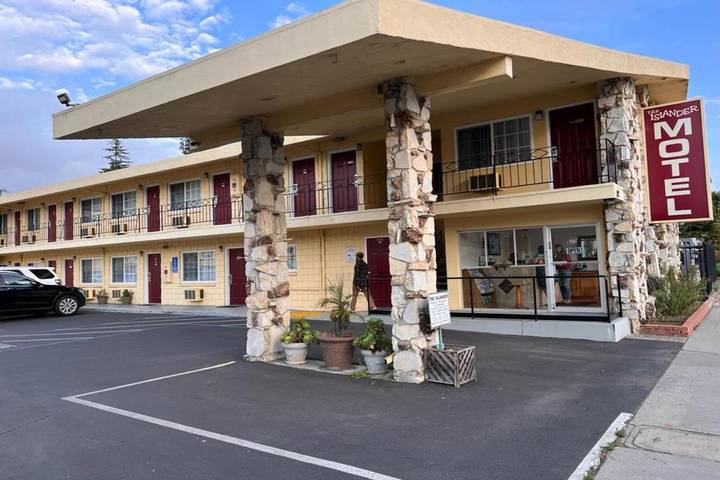 Hotel para 4 personas, con piscina - 1