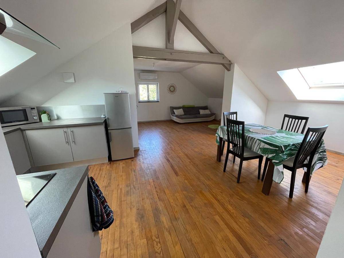 Appartement entier, Two-Bedroom Apartment in Massignieu-de-Rives, Belley