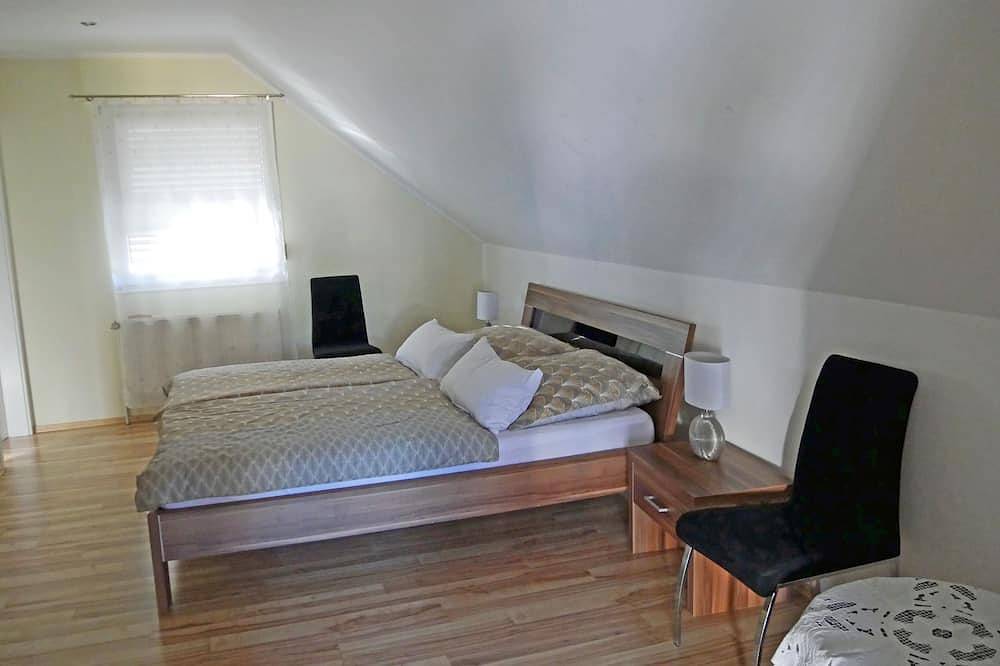Entire apartment, Modern 80 sqm apartment near Saarburg in a quiet location, in Serrig, Landkreis Trier-Saarburg