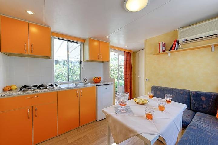 Camping pour 4 personnes, avec piscine ainsi que bassin pour enfant et terrasse à Peschiera del Garda - 4