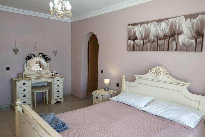 Villa Casa Del Sol 3 Bedrooms With Private Solar Covered Pool 12m x 6m WiFi in Triquivijate, Antigua