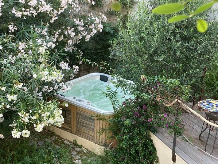 Apartamento de vacaciones para 4 personas, con jardín y piscina además de jacuzzi y sauna - 1