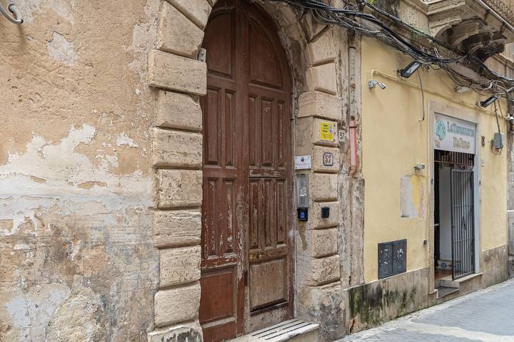 Appartement entier, Appartement 'La Fonte Di Ortigia - Casa Alfeo' avec balcon, Wi-Fi et climatisation in Île d'Ortygie, Syracuse