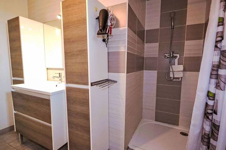 Location de vacances pour 6 personnes, avec piscine et jardin à Étoile-sur-Rhône - 4
