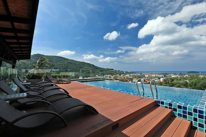 Ferielejlighed for 2 personer, med udsigt og balkon samt pool i Kata Beach