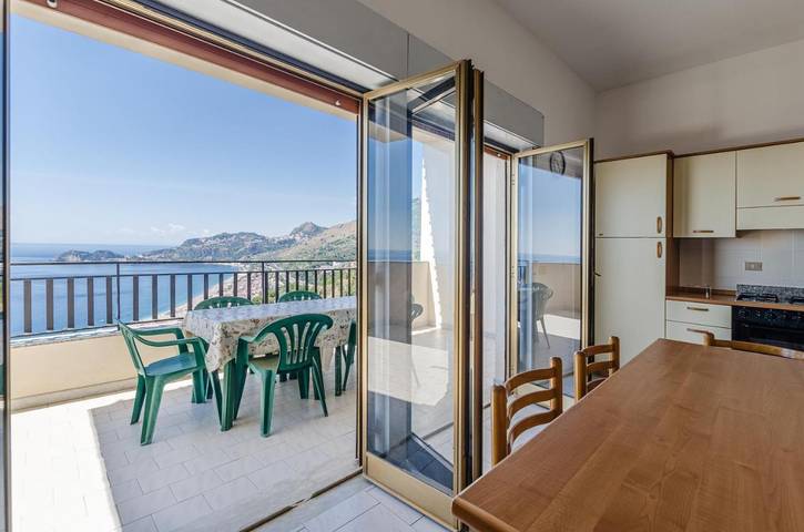 Appartamento vacanze per 6 persone, con panorama e giardino, adatto a famiglie con bambini - 1