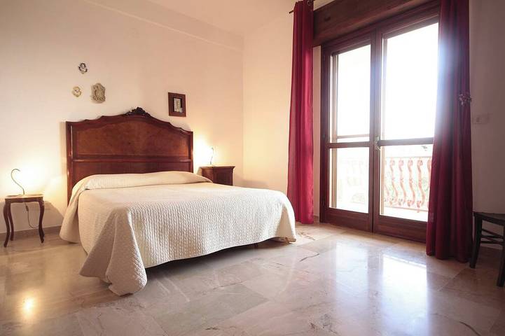 Ganze Wohnung, Bongiovi Houses - App. Azure - 2 min from the beach, with garden and sea view in Sciacca, Agrigento Provinz