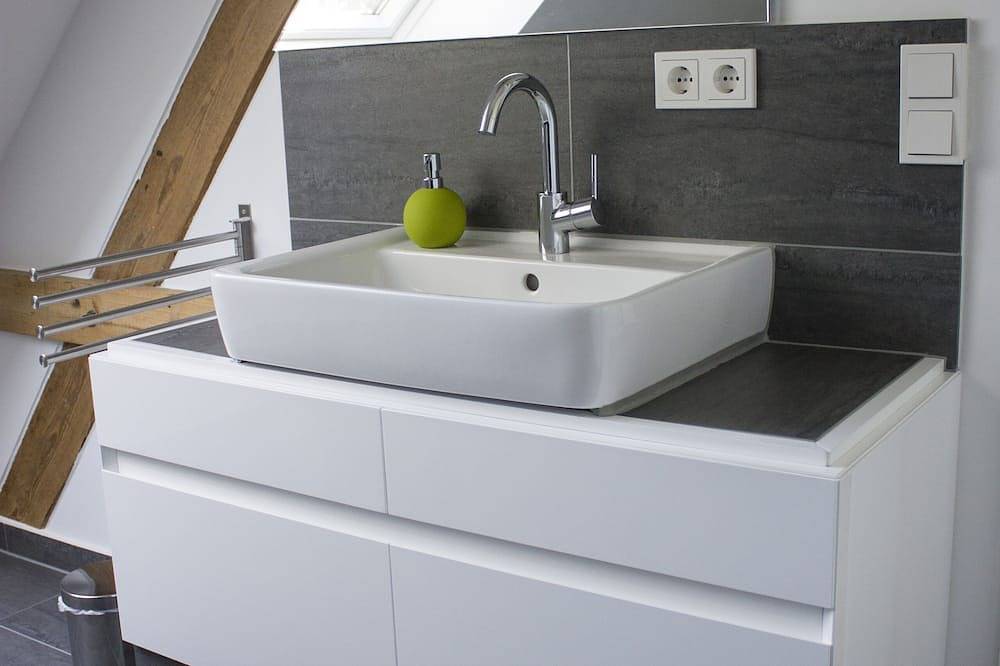 Ganze Wohnung, Moderne Ferienwohnung mit Blick auf Pferdeweiden und Innenhof in Geldern, Niederrhein