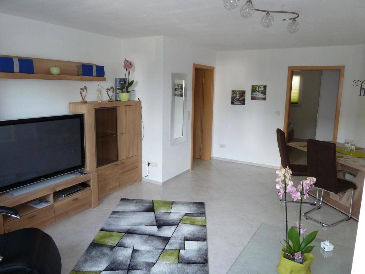 Appartement entier, Apartment with Terrace in Gottmadingen, Hegau