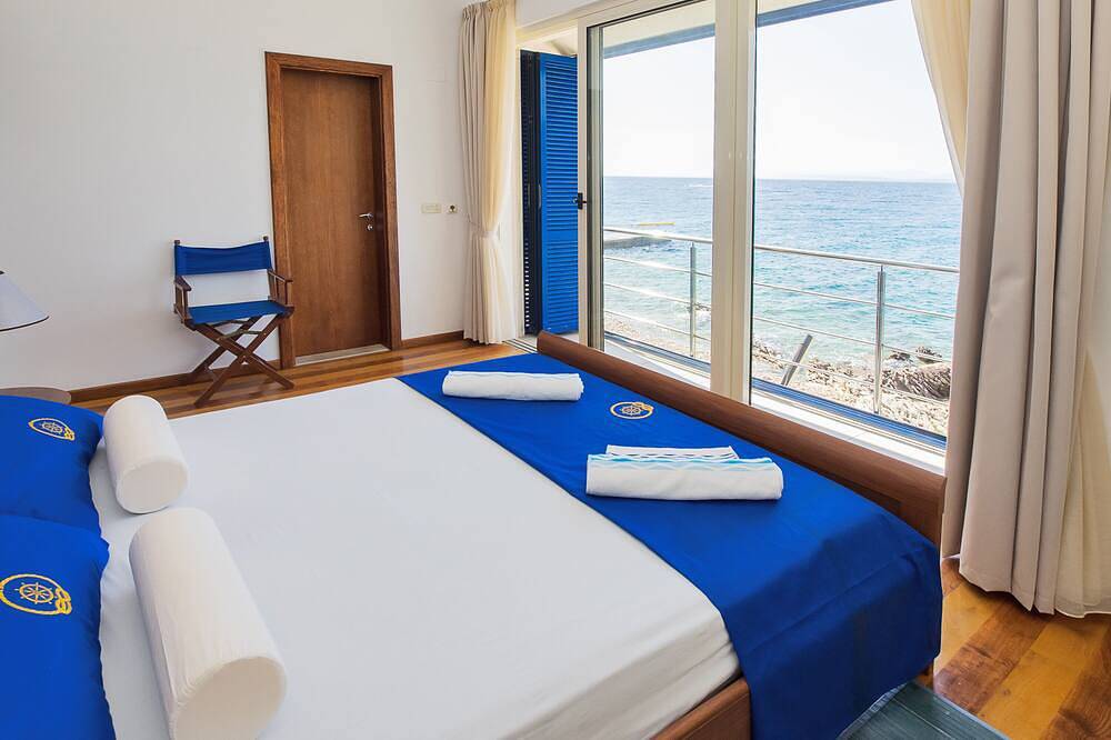 Villa gemella fronte mare con piscina privata e splendida vista mare - Villa Rosemary in San Pietro di Brazza, Brac