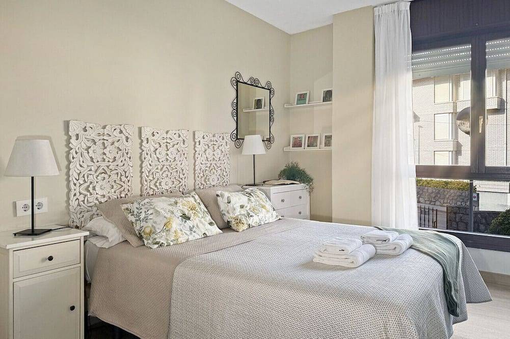 Entire apartment, Apartamento en la playa con piscina in Noja, Cantabrian Coast