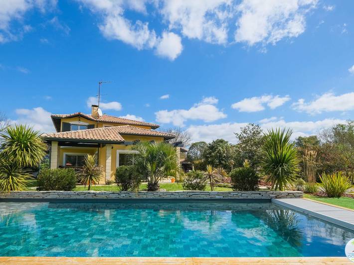 Location de vacances pour 24 personnes, avec jardin ainsi que terrasse et piscine à Parentis-en-Born - 3