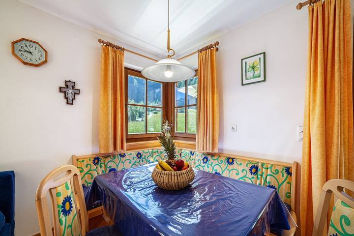 Entire apartment, Apartment 'Rieglhof Geiernest' with Mountain View, Garden & Wi-Fi in Graun, South Tyrol