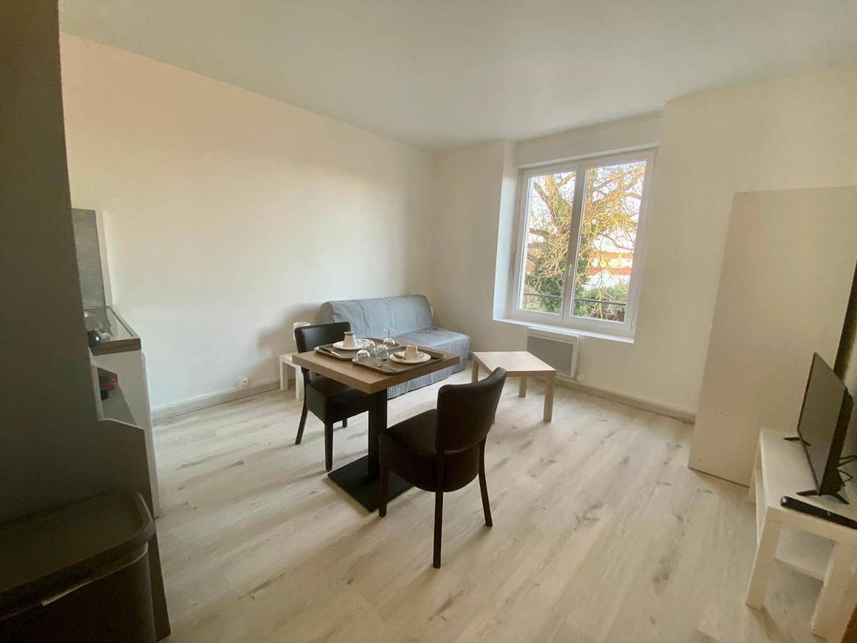 Appartement entier, 104 Studio Immeuble Persévérance in Conflans-en-Jarnisy, Meurthe-et-Moselle