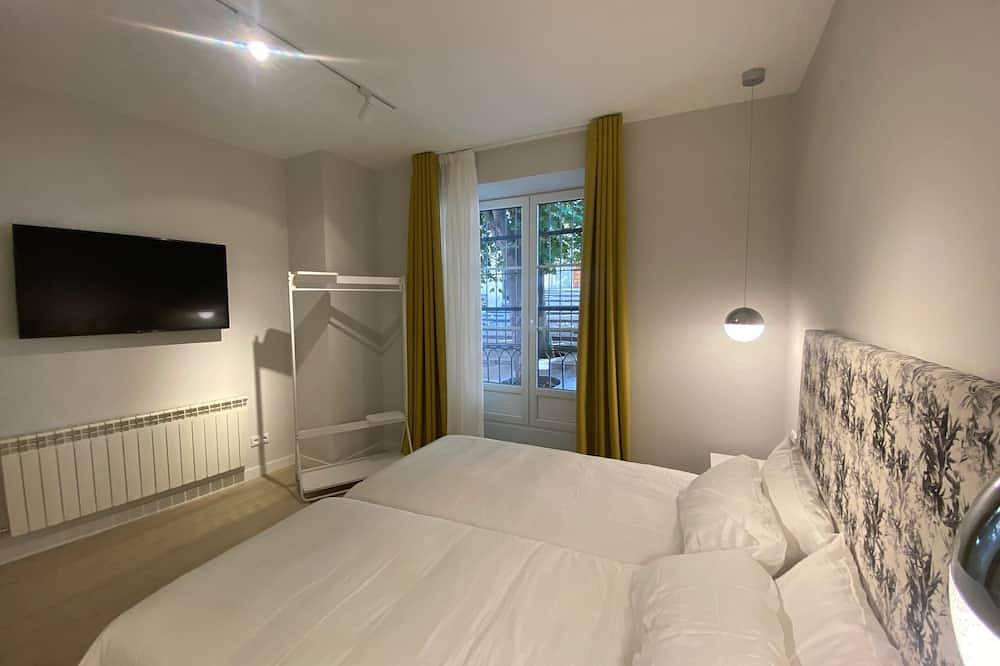 Entire apartment, Plaza de los Castaños Suite (in the heart of Burgos) in Burgos, Burgos Province