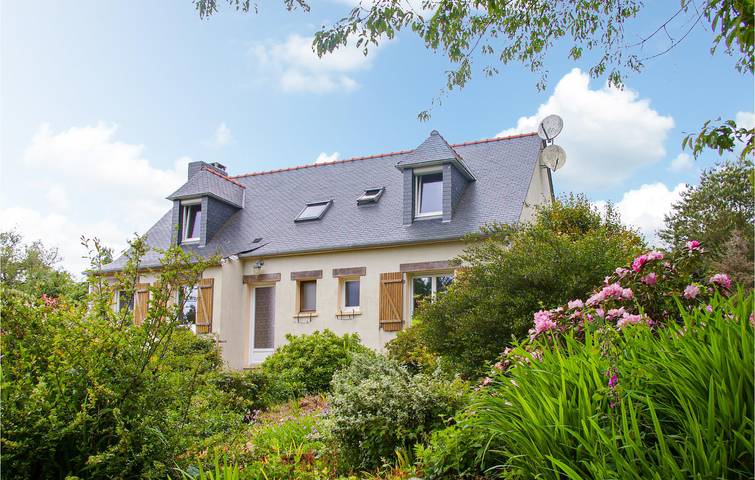 Gîte pour 8 personnes, avec jardin et piscine à Saint-Tugdual