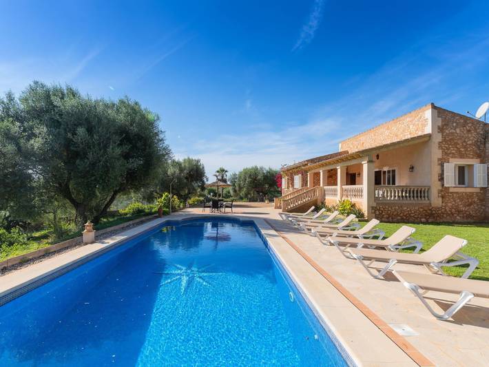 Maison de vacances pour 8 personnes, avec terrasse ainsi que piscine et jardin à Calas de Mallorca