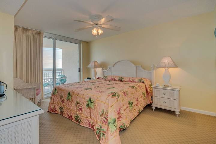 Vacation rental for 8 people, with balcony and pool as well as hot tub in North Myrtle Beach