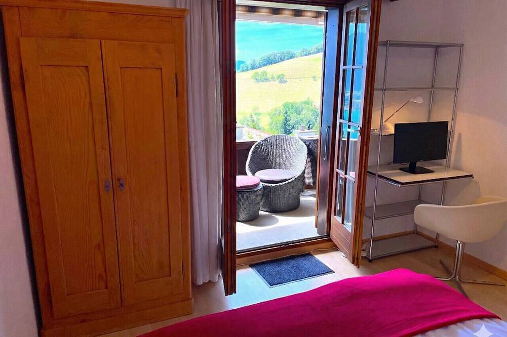 Geheel appartement, Concierge, Scenic Views, Long Stay by Swisshut in Sigriswil, Meer van Thun