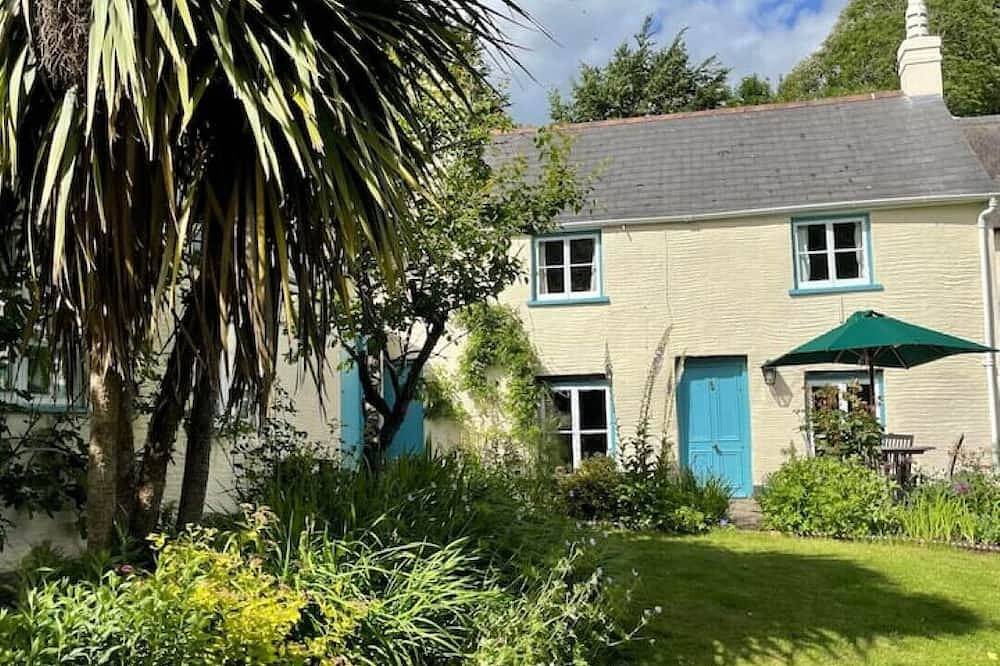 Pretty Cottage with Private Garden, Dulverton, Exmoor -  Pet-friendly in Dulverton, Somerset