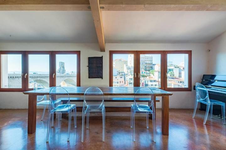 Location de vacances pour 9 personnes, avec vue sur le lac ainsi que vue et balcon, adapté aux familles dans Port du Vallon des Auffes - 4