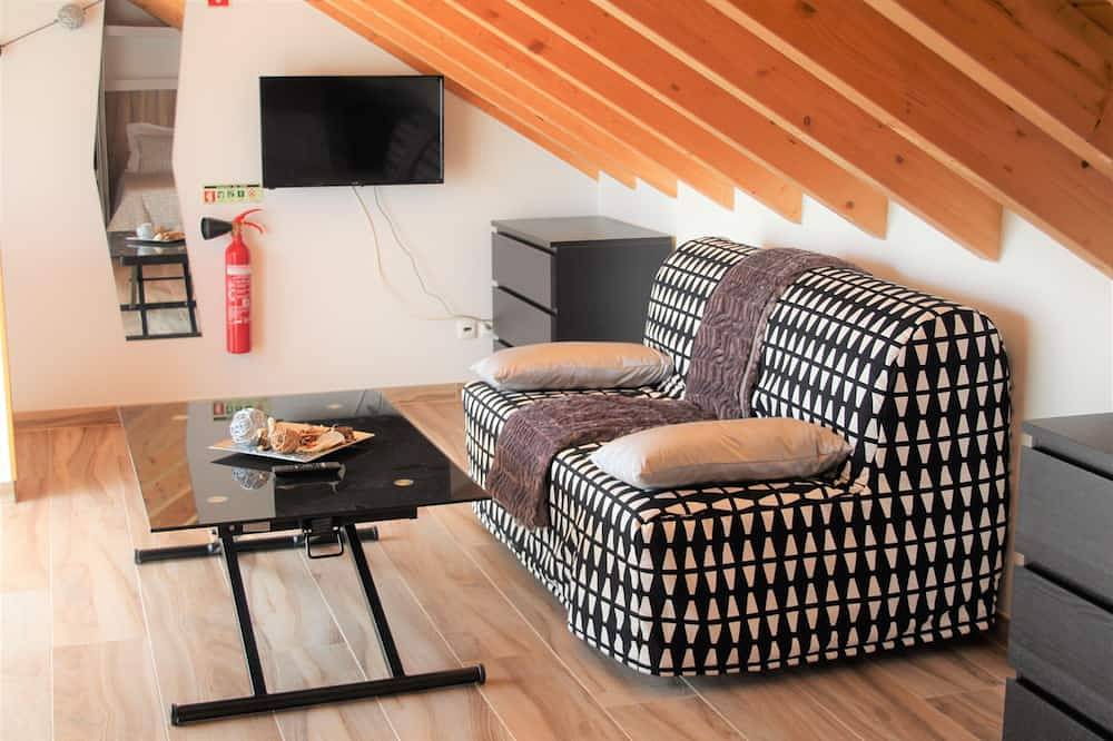 Apartamento inteiro, Estúdio Mansarda C/Pátio Privativo, 3 minutos a pé da Praia de Peniche in Peniche, Leiria distrito