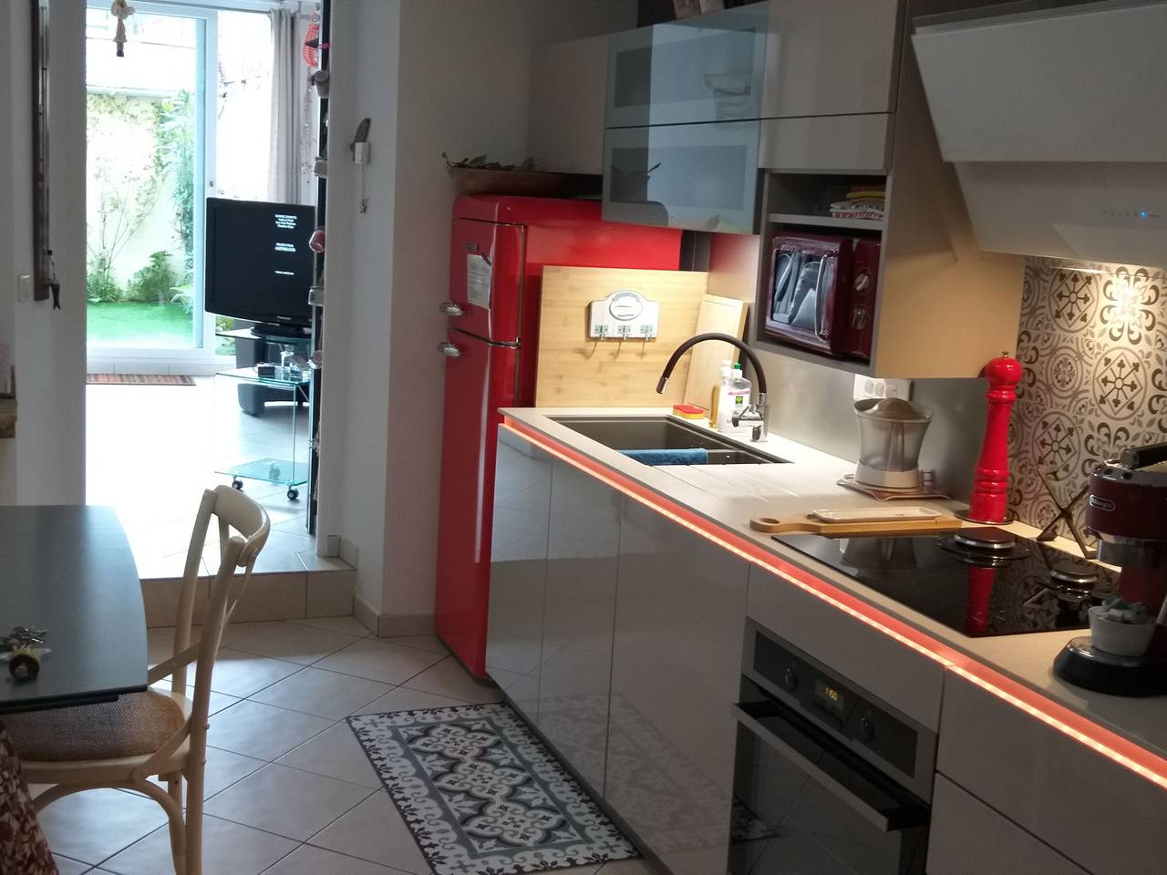 Appartement entier, Charmant gîte au rez-de-chaussée avec cour fleurie, centre historique du Croisic, plage à 900m in Le Croisic, Côte d'Amour