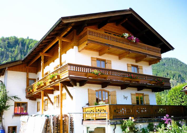 Pension, mit Balkon im Chiemgau