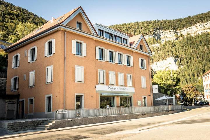Hotel, mit Terrasse und Sauna in Val-de-Travers