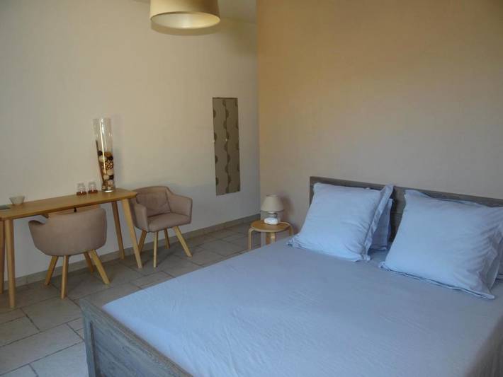 Location de vacances pour 2 personnes, avec vue ainsi que jardin et terrasse à Le Puy-Sainte-Réparade - 4