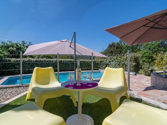 Location de vacances pour 8 personnes, avec terrasse et piscine à Rocbaron - 4