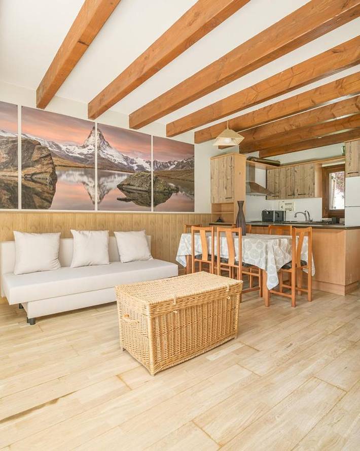 Apartamento para 6 personas, con jardín además de piscina y terraza en Villanúa