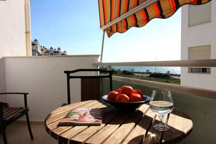Apartamento para 6 personas, con vistas además de piscina y terraza, Se admiten mascotas en Mezquitilla