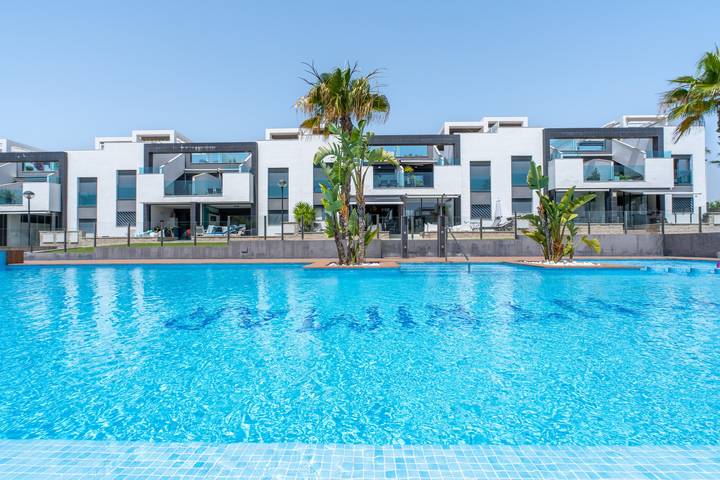 Vacation rental for 4 people, with Balcony and Yard in Torrevieja