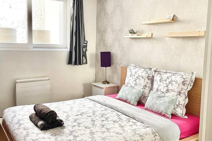 Near Paris - 9 Bedrooms - 5 Baths - Parking - Aircon in Villejuif, Val-de-Marne