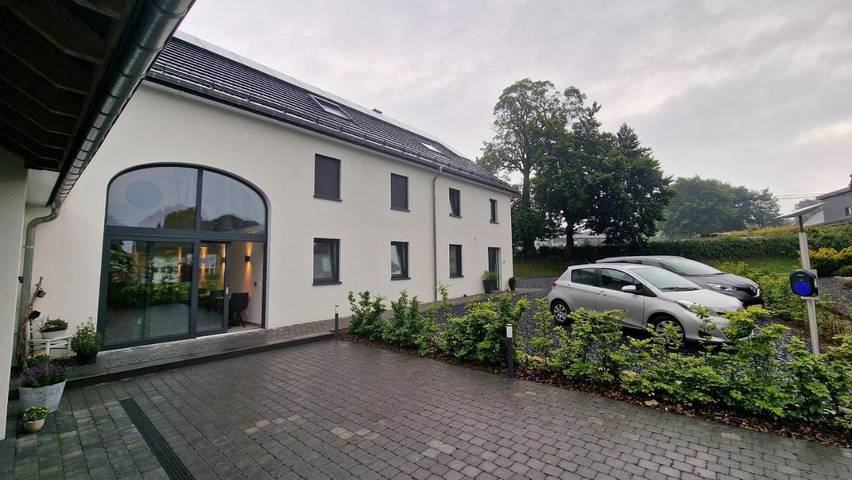 Location de vacances pour 2 personnes, avec terrasse ainsi que sauna et vue à Rocherath