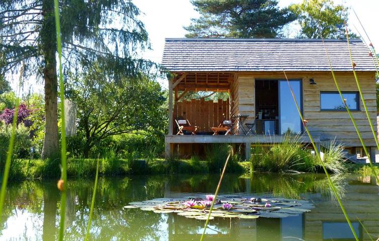 Maison de campagne pour 2 personnes, avec jardin ainsi que jacuzzi et terrasse à Montereau (homonymie)