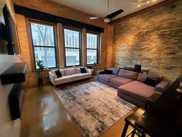 Vacation rental for 5 people, with hot tub, with pets in Milwaukee