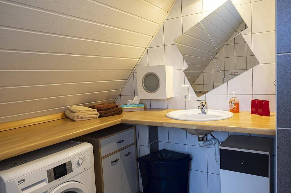 Ganze Wohnung, Moderne freistehende Wohnung in Löwenstein, Nähe zu Audi, Lidl, Bosch, Kaufland in Löwenstein, Stuttgart Region